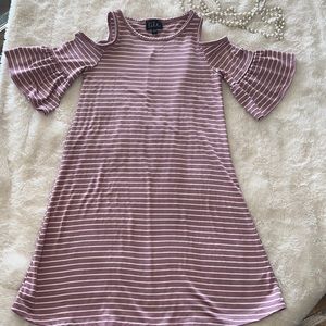 Layered flutter sleeve dress with open shoulder .pink/brown size 7‎